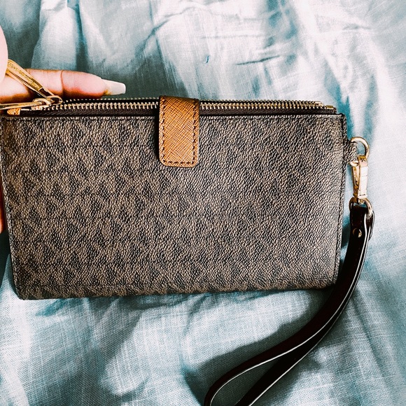 Michael Kors Handbags - Authentic MK Wallet/Phone case- Signature